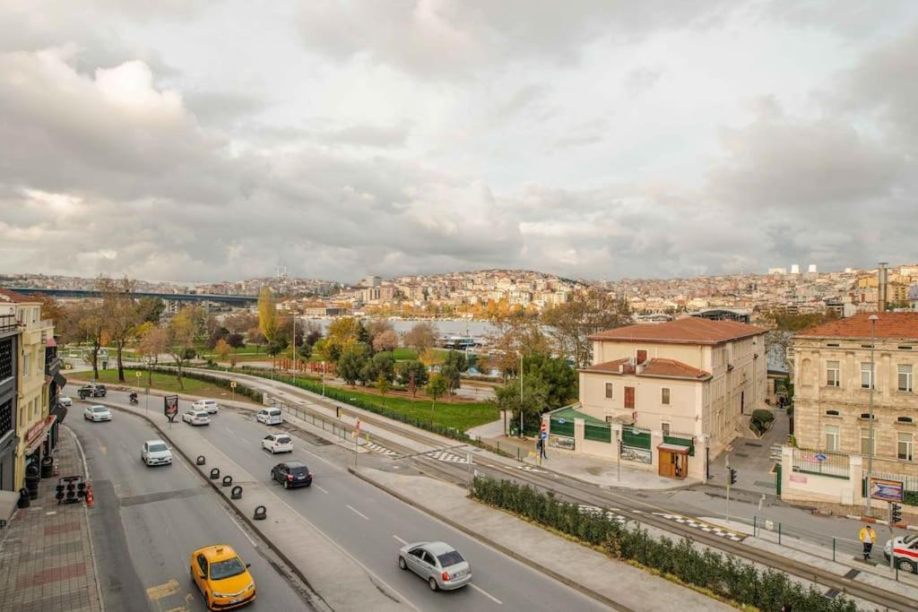 Waterfront Apartment By The Tram - Terrace With Dome & Golden Horn View In Fatih 伊斯坦布尔 外观 照片