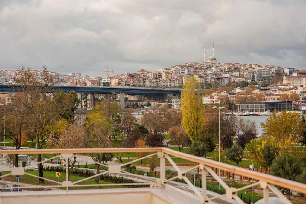 Waterfront Apartment By The Tram - Terrace With Dome & Golden Horn View In Fatih 伊斯坦布尔 外观 照片