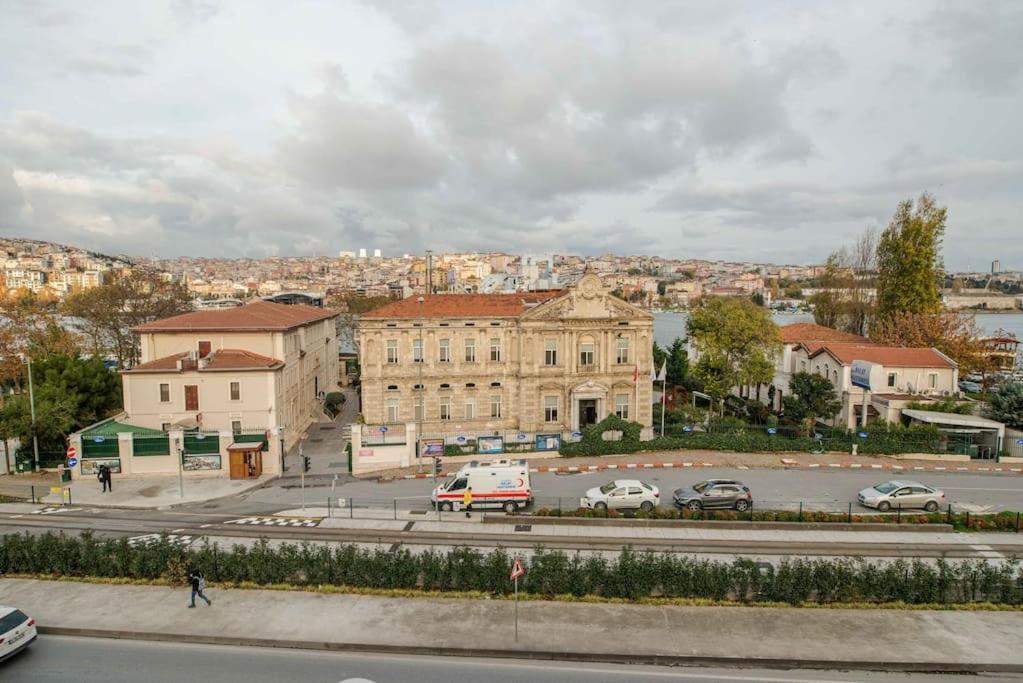 Waterfront Apartment By The Tram - Terrace With Dome & Golden Horn View In Fatih 伊斯坦布尔 外观 照片