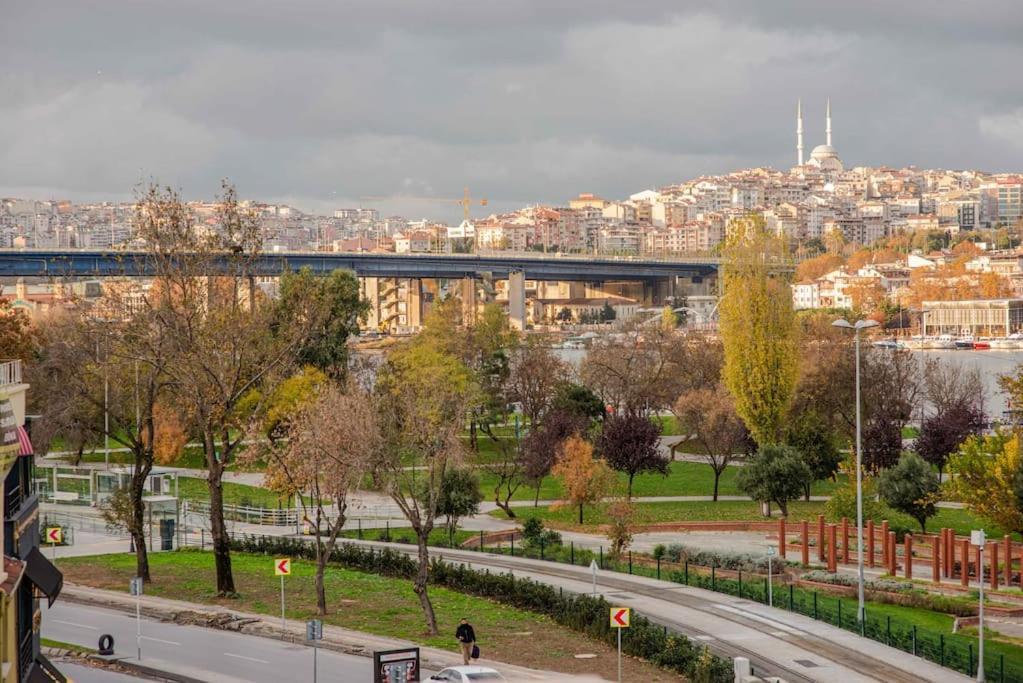 Waterfront Apartment By The Tram - Terrace With Dome & Golden Horn View In Fatih 伊斯坦布尔 外观 照片