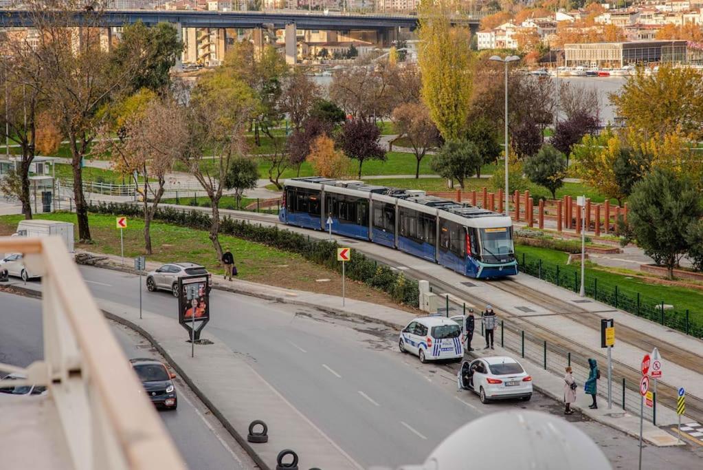 Waterfront Apartment By The Tram - Terrace With Dome & Golden Horn View In Fatih 伊斯坦布尔 外观 照片