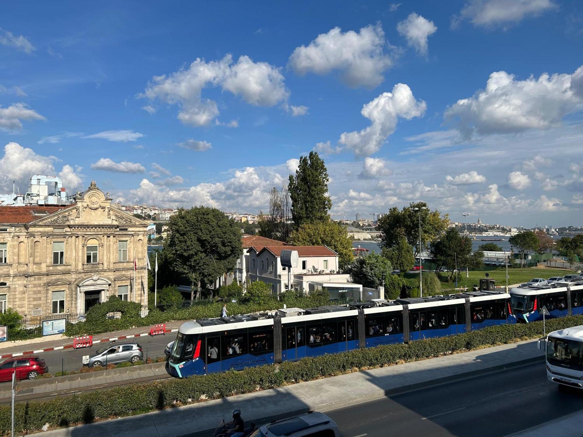Waterfront Apartment By The Tram - Terrace With Dome & Golden Horn View In Fatih 伊斯坦布尔 外观 照片